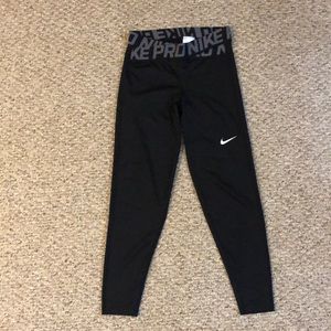 Women’s Nike Pro Intertwist athletic legging